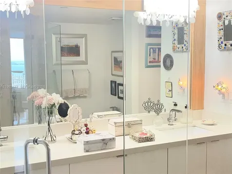 1000 Quayside Terrace Miami FL 33138
