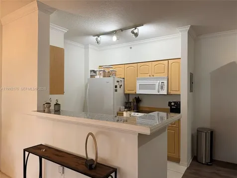 6831 SW 44th Street Miami FL 33155