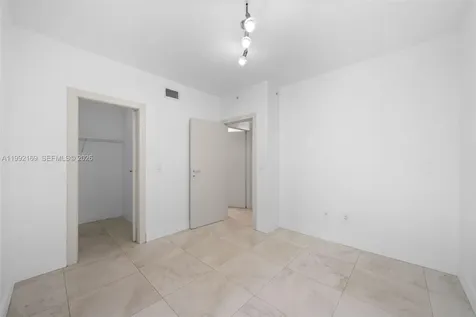 7918 Harbor Island Drive North Bay Village FL 33141
