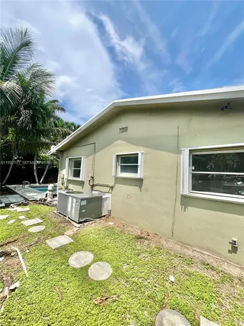 2031 NW 32nd Street Oakland Park FL 33309