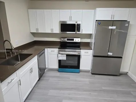 302 Lakeview Drive Royal Palm Beach FL 33411