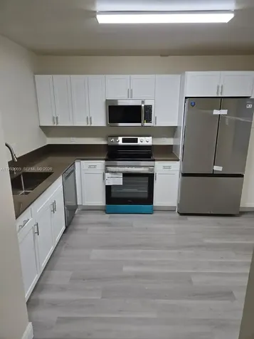 302 Lakeview Drive Royal Palm Beach FL 33411