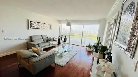 3731 N Country Club Drive Aventura FL 33180