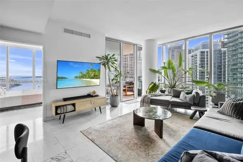 851 NE 1st Avenue Miami FL 33132
