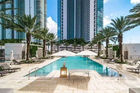 851 NE 1st Avenue Miami FL 33132