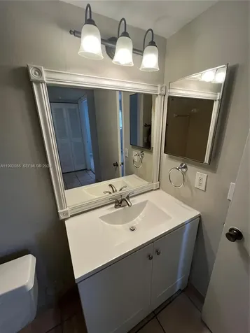 251 W Palm Circle W Pembroke Pines FL 33025