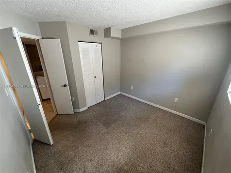 251 W Palm Circle W Pembroke Pines FL 33025