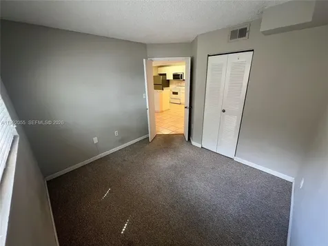 251 W Palm Circle W Pembroke Pines FL 33025
