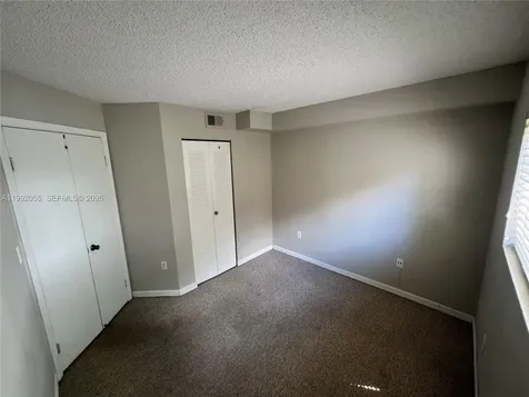 251 W Palm Circle W Pembroke Pines FL 33025