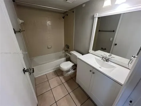 251 W Palm Circle W Pembroke Pines FL 33025