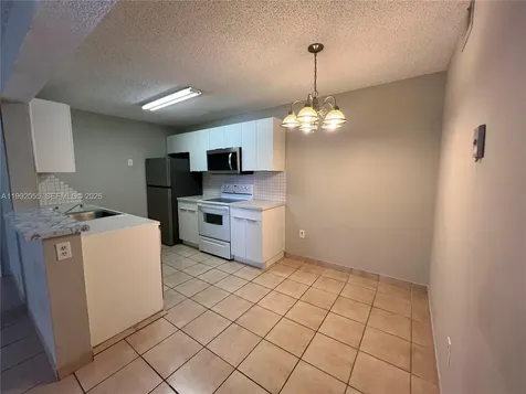251 W Palm Circle W Pembroke Pines FL 33025