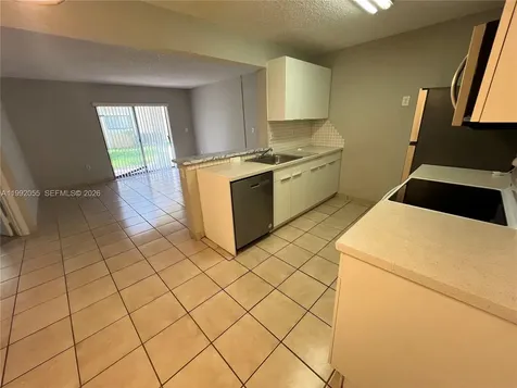 251 W Palm Circle W Pembroke Pines FL 33025
