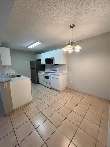 251 W Palm Circle W Pembroke Pines FL 33025