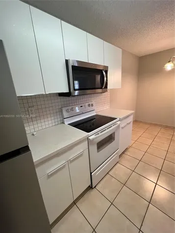 251 W Palm Circle W Pembroke Pines FL 33025