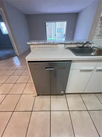 251 W Palm Circle W Pembroke Pines FL 33025