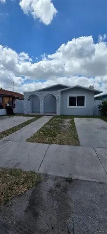 1284 W 38th Place Hialeah FL 33012