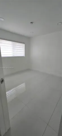 1284 W 38th Place Hialeah FL 33012