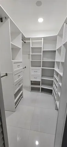 1284 W 38th Place Hialeah FL 33012