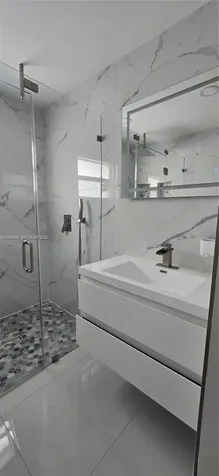 1284 W 38th Place Hialeah FL 33012