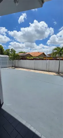 1284 W 38th Place Hialeah FL 33012