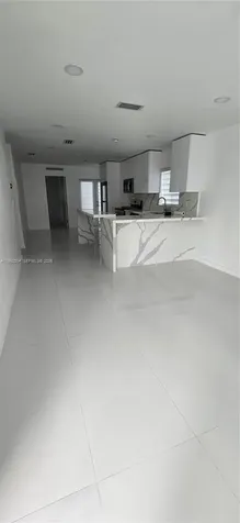 1284 W 38th Place Hialeah FL 33012