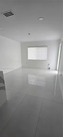 1284 W 38th Place Hialeah FL 33012
