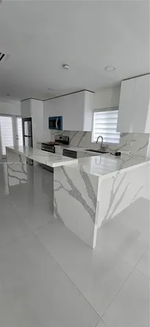 1284 W 38th Place Hialeah FL 33012