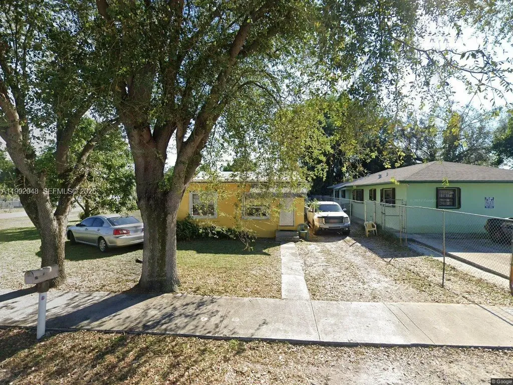 2304 NW 99th Terrace Miami FL 33147