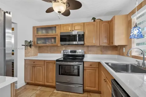 9821 Sunrise Lakes Boulevard Sunrise FL 33322