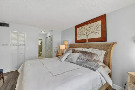 9821 Sunrise Lakes Boulevard Sunrise FL 33322