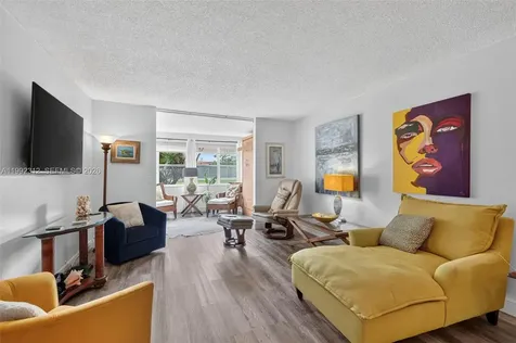 9821 Sunrise Lakes Boulevard Sunrise FL 33322
