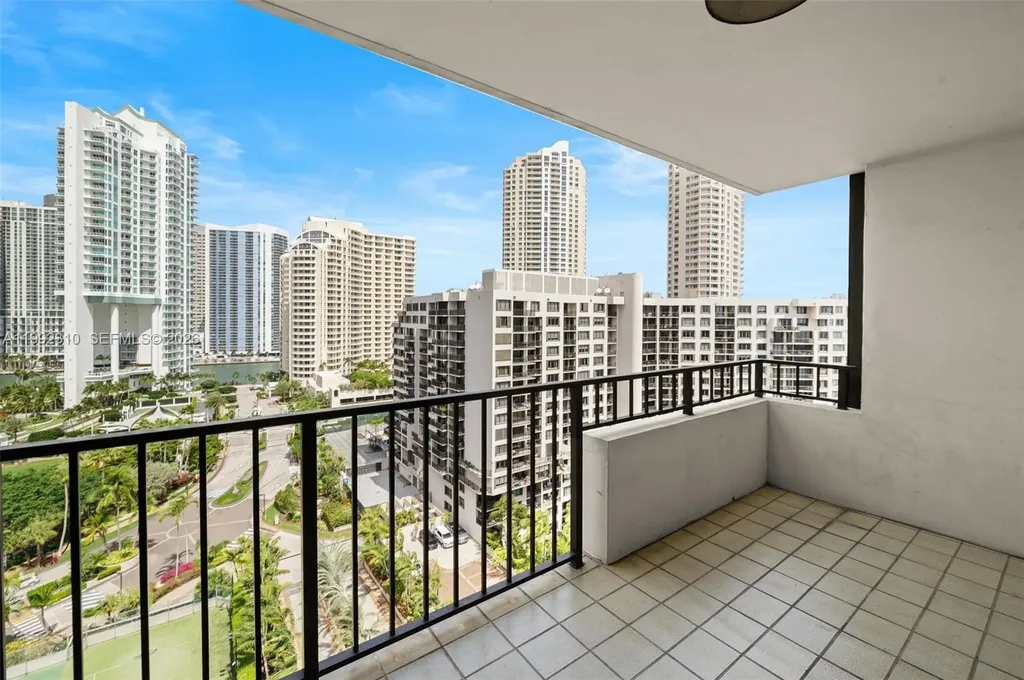 520 Brickell Key Drive Miami FL 33131