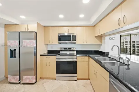 520 Brickell Key Drive Miami FL 33131