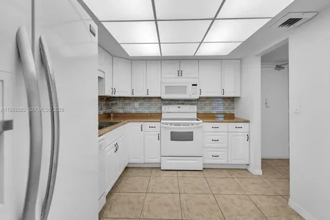 18011 Biscayne Boulevard Aventura FL 33160