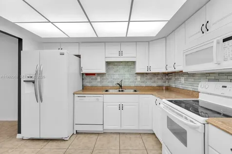 18011 Biscayne Boulevard Aventura FL 33160