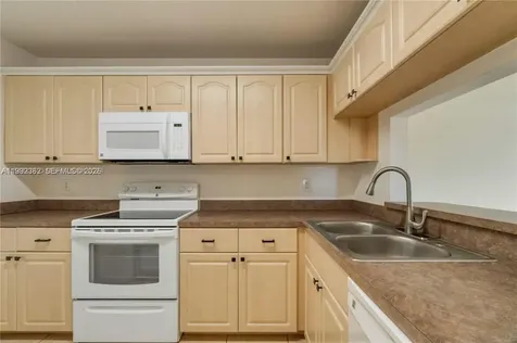 561 NW 100th Place Pembroke Pines FL 33024