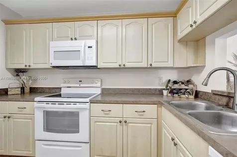 561 NW 100th Place Pembroke Pines FL 33024