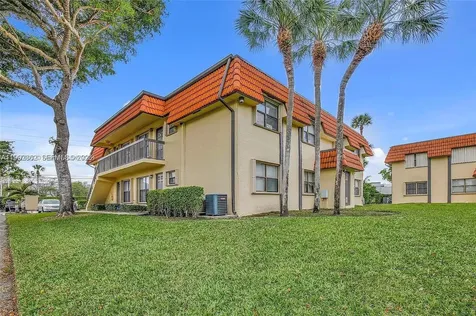 561 NW 100th Place Pembroke Pines FL 33024