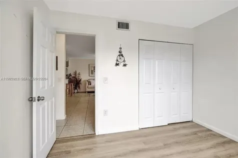 561 NW 100th Place Pembroke Pines FL 33024