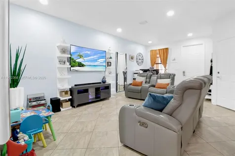 3323 W 90th Terrace Hialeah FL 33018