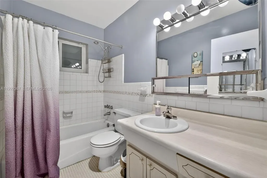 412 S Luna Court Hollywood FL 33021