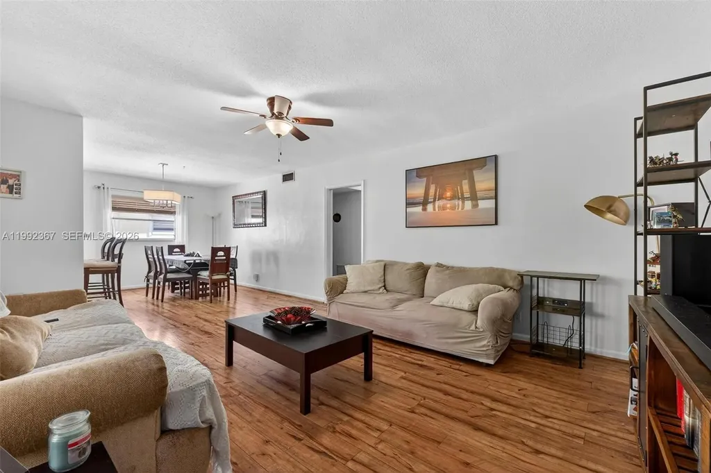 412 S Luna Court Hollywood FL 33021