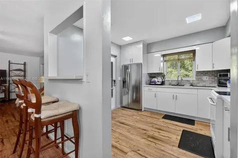 412 S Luna Court Hollywood FL 33021