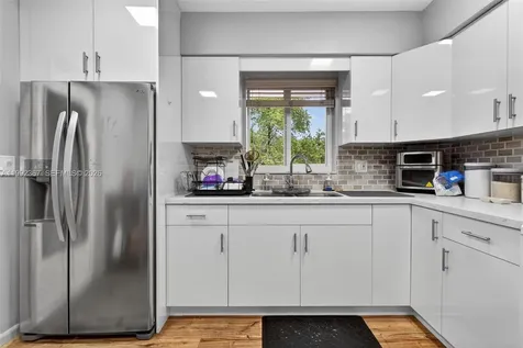 412 S Luna Court Hollywood FL 33021