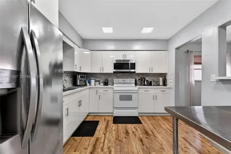 412 S Luna Court Hollywood FL 33021
