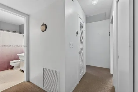 412 S Luna Court Hollywood FL 33021