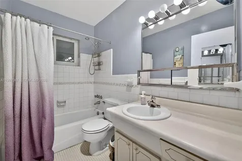 412 S Luna Court Hollywood FL 33021