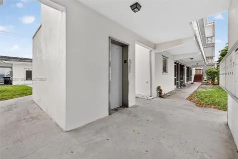 412 S Luna Court Hollywood FL 33021