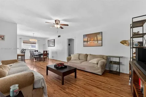 412 S Luna Court Hollywood FL 33021