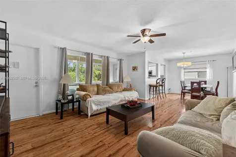 412 S Luna Court Hollywood FL 33021